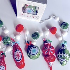 NWT Target Wondershop Felt Pom Pom Ornament Christmas Garland 6’ Red Green White